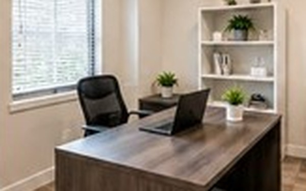 east-elmhurst-commercial-office